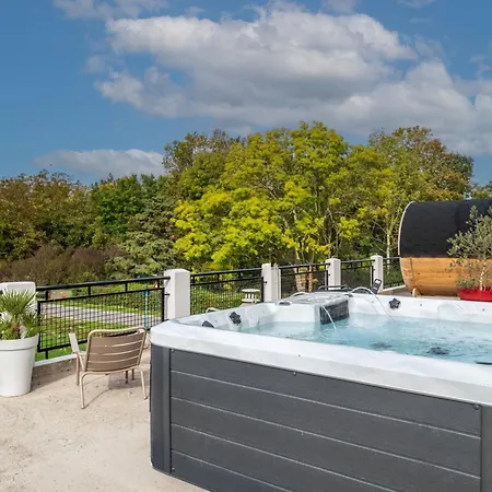 La Coudraie - Proche De Disneyland Hotel 3*