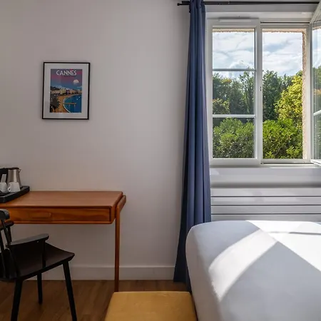 Hotel La Coudraie - Proche De Disneyland 3*